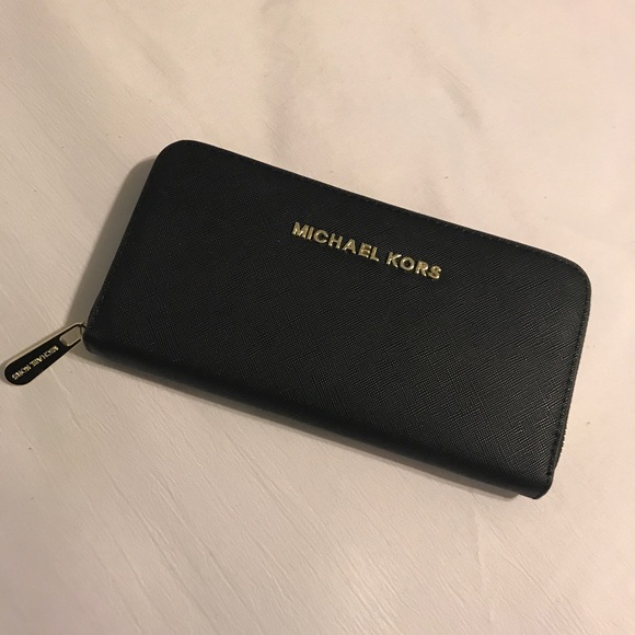 Handbags - 🥂MICHAEL KORS Wallet🥂